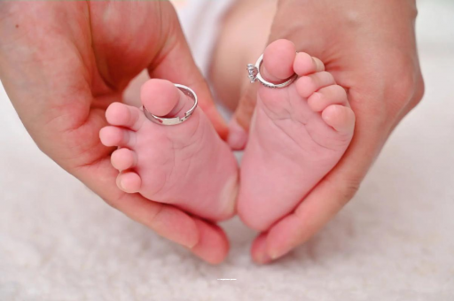 莱州怀孕肚子一边高一边低
